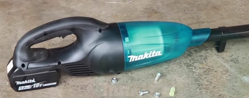 Makita XLC02R1B Compact Cordless Vacuum