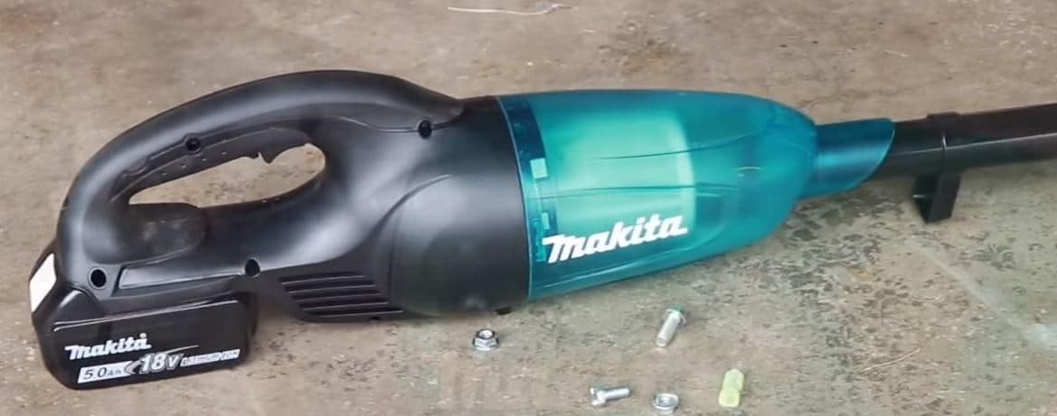 Makita XLC02R1B Compact Cordless Vacuum