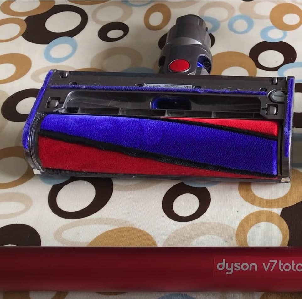 Dyson V7 Fluffy Cordless Stick Vacuum for Hard Floors